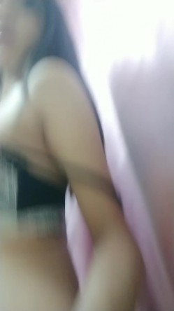 十字纹身极品美少女！黑丝袜纤细美腿！超近视角揉搓骚穴，手指插入狂扣，站立翘起美臀诱惑 截图12