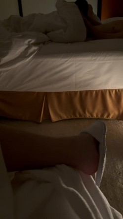 广州超高颜值人妻笑容特别甜美 被老公找找单男从后面掀裙直插 喊声音大点 真实感拉满 截图1