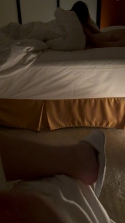 广州超高颜值人妻笑容特别甜美 被老公找找单男从后面掀裙直插 喊声音大点 真实感拉满 截图2