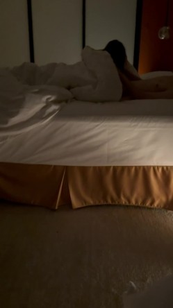 广州超高颜值人妻笑容特别甜美 被老公找找单男从后面掀裙直插 喊声音大点 真实感拉满 截图3