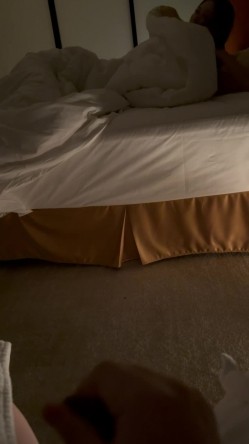 广州超高颜值人妻笑容特别甜美 被老公找找单男从后面掀裙直插 喊声音大点 真实感拉满 截图9