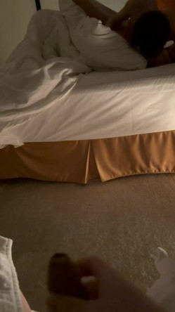 广州超高颜值人妻笑容特别甜美 被老公找找单男从后面掀裙直插 喊声音大点 真实感拉满 截图10
