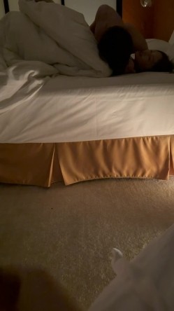广州超高颜值人妻笑容特别甜美 被老公找找单男从后面掀裙直插 喊声音大点 真实感拉满 截图11