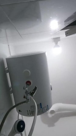 美形J罩杯巨乳亲切的帮你按摩的风俗店 截图7