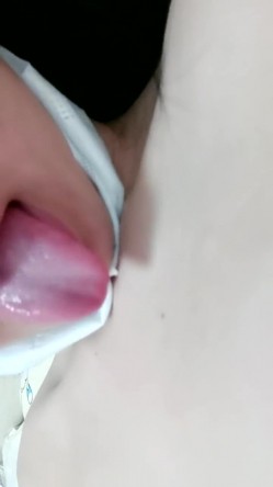 新人~正宗学生妹【清纯少女可可酱】极品美乳~，露脸一看是真年轻，清纯外表，掩盖不住好身材，小骚逼 截图12