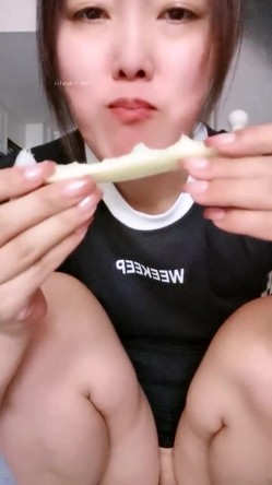 淫荡少妇人妻，20小时【放肆的水娃】，无论是外出游玩买菜，还是开车做饭休息，真空跳蛋不离身随时喷，吃饭也能喷水 截图11