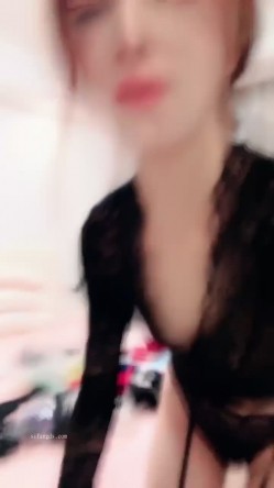 【老师你水好多】，极品小少妇，酒后醉了发骚，男友在玩网游，偷偷跑桌底下叼JJ啪啪 截图2