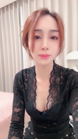 【老师你水好多】，极品小少妇，酒后醉了发骚，男友在玩网游，偷偷跑桌底下叼JJ啪啪 截图7