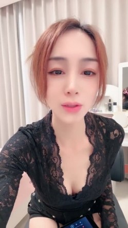 【老师你水好多】，极品小少妇，酒后醉了发骚，男友在玩网游，偷偷跑桌底下叼JJ啪啪 截图8