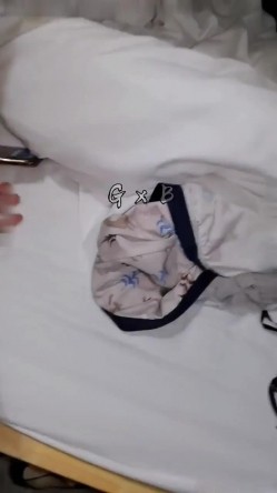 《极品反差 淫妻泄密》真实骚妻居家轰趴无套内射刷锅第一人！推特顶级绿帽奴GXB私拍调教啪啪3P美 截图5