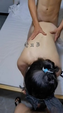 《极品反差 淫妻泄密》真实骚妻居家轰趴无套内射刷锅第一人！推特顶级绿帽奴GXB私拍调教啪啪3P美 截图9