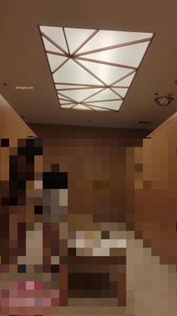 最新流出女主播【少女时代】潜入洗浴中心偷拍全是极品少妇，透发出不一样的迷人味道 截图14