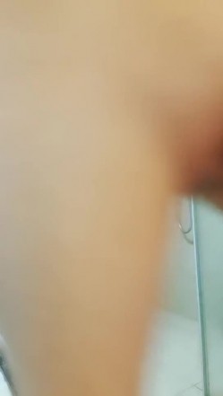 萝莉型小美女眼镜母狗【我被玩坏了】丝袜情趣装被两个男人无情蹂躏 截图14