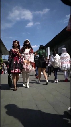 国产SAKURA漫展CD抄底偷拍高颜值Cos小姐姐系列 截图6
