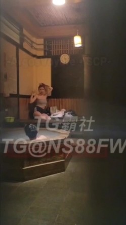 北投知名温泉汤旅再爆偷拍情侣洗澡 先来个摆拍再一边洗澡一边啪啪啪 截图8
