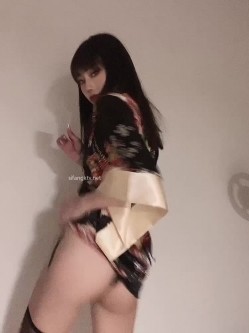 暗黑界LISA某音网红田心三水原版未流出举牌定制私拍 全裸举牌 极致妖媚 模特身材 欠操的样子哟 高清720P原版 截图1