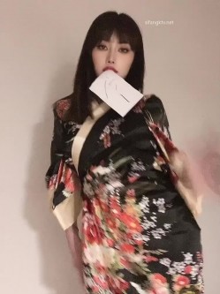 暗黑界LISA某音网红田心三水原版未流出举牌定制私拍 全裸举牌 极致妖媚 模特身材 欠操的样子哟 高清720P原版 截图2