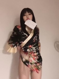 暗黑界LISA某音网红田心三水原版未流出举牌定制私拍 全裸举牌 极致妖媚 模特身材 欠操的样子哟 高清720P原版 截图3