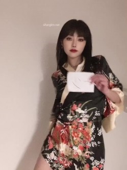 暗黑界LISA某音网红田心三水原版未流出举牌定制私拍 全裸举牌 极致妖媚 模特身材 欠操的样子哟 高清720P原版 截图4