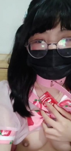 双马尾萌妹子跪着玩弄第三部 屁股上写字肛塞插菊花跳蛋震动来姨妈了 截图1
