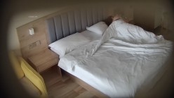 安防酒店偷拍气质韵味少妇与光头佬酒店私会偷情笑靥如花狠狠榨取他 截图8