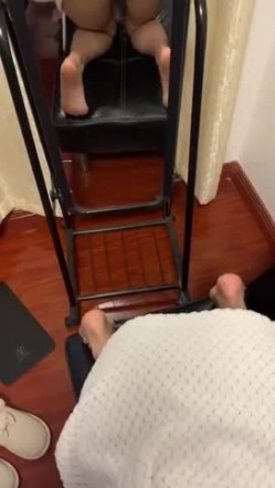 性爱泄密重磅福利推特社保车模人妻『阿拉善战神车队长』翘挺美乳 骚逼浪穴 各种啪啪 截图5