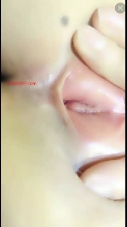 宅男打飞机推荐难得一遇的高颜值粉逼学院派女神好想和她约炮 截图6