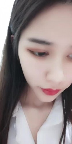 年轻的妹子雪儿露脸白衬衫黑丝袜镜头前发骚诱惑，跳弹自慰骚逼呻吟水真多，淫声荡语精彩不要错过 截图1