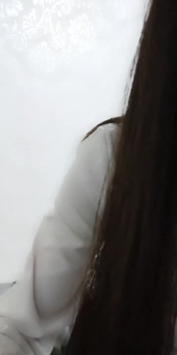 年轻的妹子雪儿露脸白衬衫黑丝袜镜头前发骚诱惑，跳弹自慰骚逼呻吟水真多，淫声荡语精彩不要错过 截图5