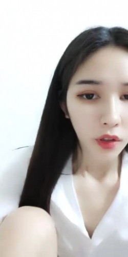 年轻的妹子雪儿露脸白衬衫黑丝袜镜头前发骚诱惑，跳弹自慰骚逼呻吟水真多，淫声荡语精彩不要错过 截图14