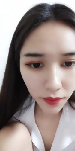 年轻的妹子雪儿露脸白衬衫黑丝袜镜头前发骚诱惑，跳弹自慰骚逼呻吟水真多，淫声荡语精彩不要错过 截图15