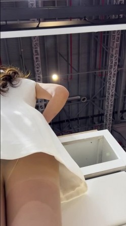 [超级裙底]最新2023上海车展各色美女模特 总有一款你喜欢 截图14