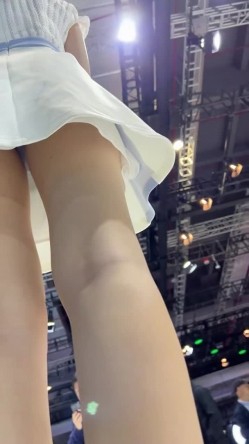 [超级裙底]最新2023上海车展各色美女模特 总有一款你喜欢 截图2