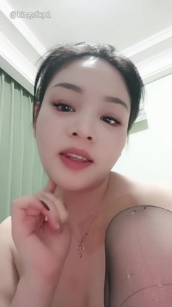 【欣怡】00后美少女和大叔的淫靡乱交生活 无套内射 急速抽插 爆浆痉挛 爽晕了 截图7