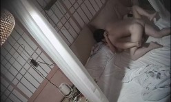 《居家摄像头破解》中年大叔和美女老婆各种姿势啪啪前后也差不多20分钟了 老婆好像还没有满足 截图14