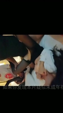 换妻合集！交换乱操最美最淫最骚姐妹花，三次性爱珍贵记录，每次都较着劲谁先射谁就是阳痿 截图14