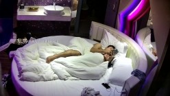 《黑客破解》中年大叔酒店约炮美女同事 连着干了三炮体力还真不错 截图4