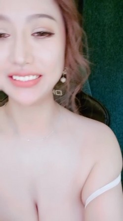 【是有容吖】好高的颜值仙女 明亮金色大眼睛 巨大的乳房 干净无毛的鲍鱼 截图13
