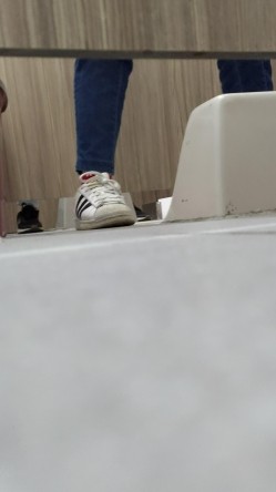 图书馆女厕第四期爱看书的学生妹的粉穴自带一股醉人的清香 截图5