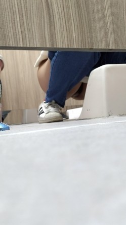 图书馆女厕第四期爱看书的学生妹的粉穴自带一股醉人的清香 截图9