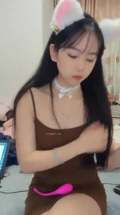 新人！校花级别女神 ️【汪羊羊】脱光光洗澡诱惑~道具自慰！高潮！呻吟叫浪声音 ️迷人勾魂~快爽死了！ 截图6