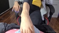 深喉女神，亚裔母狗【李露丝】露脸私拍，深喉口爆肛交啪啪野战，各式各样性爱自拍 截图3
