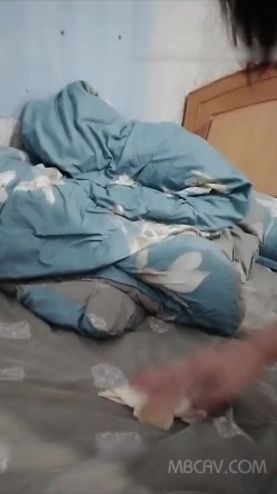 熟女控,40多岁狼虎之年风臊短发熟女老阿姨,戴个眼镜很有文化范,老茓看着就败火 截图9