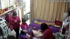 偷窥美容院，阿姨带着小闺女过来见识，当了家庭主妇人胖起来，这不过上好日子了理疗下肚子，享受生活~ 截图11