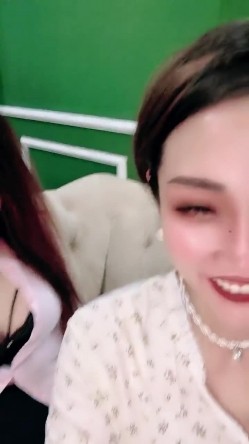【戴眼镜的老师】淫荡三女 狂约技师 争着吃鸡吧 无套啪啪 骑乘吃奶 内射 口爆 截图6