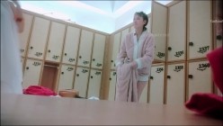 国内洗浴偷拍 美女最多的一期 这大长腿，馋人啊，轻熟，长得就骚 截图13