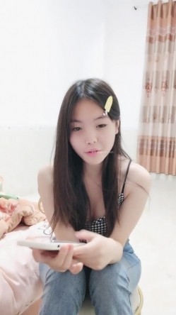 推荐，19岁正青春，【大一学妹赚生活费】，颜值高，清纯校花型，逼逼没被男友用几次，真美 截图2