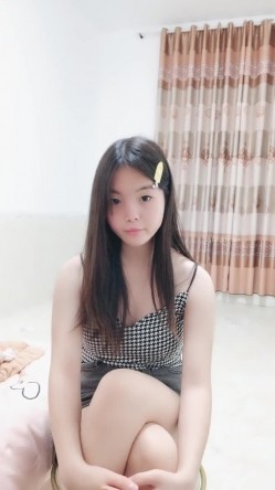 推荐，19岁正青春，【大一学妹赚生活费】，颜值高，清纯校花型，逼逼没被男友用几次，真美 截图6