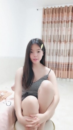 推荐，19岁正青春，【大一学妹赚生活费】，颜值高，清纯校花型，逼逼没被男友用几次，真美 截图7
