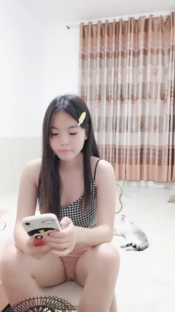 推荐，19岁正青春，【大一学妹赚生活费】，颜值高，清纯校花型，逼逼没被男友用几次，真美 截图13